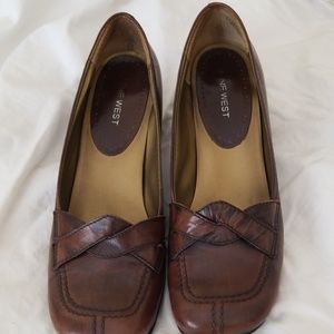 Chunky heeled close toed shoe